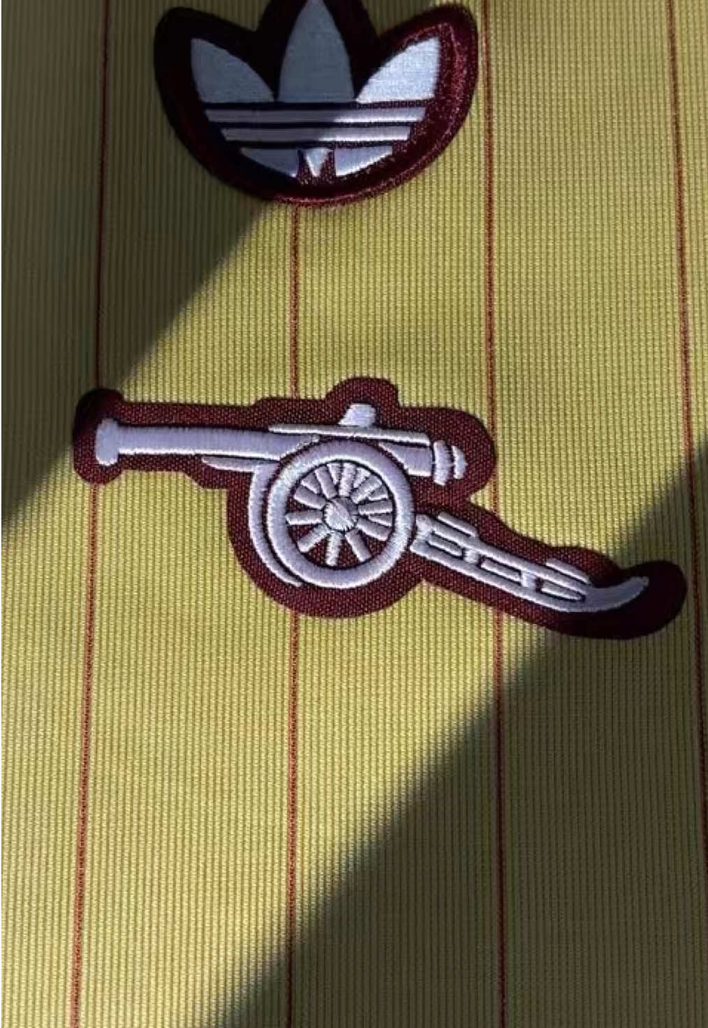 Arsenal 2025-2026 Retro New Football Jersey. What do you think of this piece of clothing?#fyp #Arsenal #footballjersey #footballclub #newjersey 