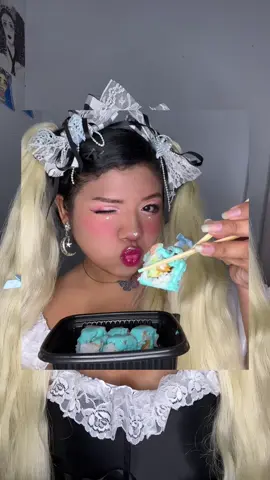 Unboxin de mi combo de makis “La chica popular” disponible por todo el mes de octubre! #AlyCat #Lachicapopular #makis #unboxin #fypシ゚  en colaboración con @Dim Sum & Bubble Tea  Promoción disponible para todo el mes de octubre Tómale una foto a tu combo y etiquetanos en historias para participar por otro combo gratis!  Combo “la chica popular” Contiene: Makis acebichado (6) Alitas acebichada 2 mochis de gatito 1 bubble tea de fresa