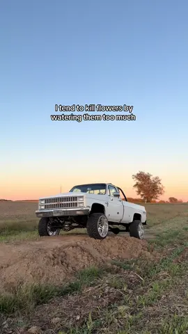 🕺#squarebody #4x4 #24x14 #trucks #fyp 