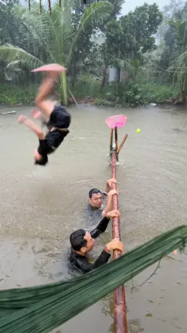 những đứa trẻ không bao h lớn 