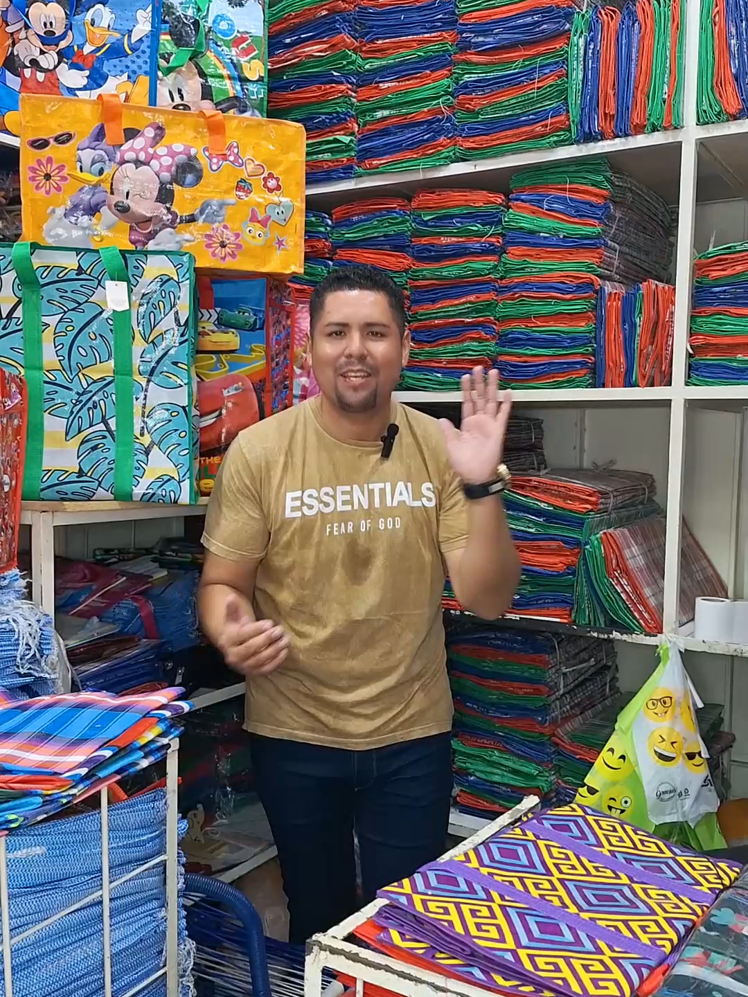 📷En la tienda (ANITA) en el pasillo 5 LOCAL 220 nos llego los  bolsones para tu mercaderia!!! 📷Para mas Informacion al: 73989525 #feriabarriolindosantacruzbolivia🇳🇬🇧🇴 #bolsones #acronal_bloque_c