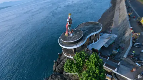 Halah aclakkkk 😀 Iki lo Banyuwangiku,  Original Ujung timur Pulau Jawa. #Banyuwangi #Pulaumerah #kawahijen #Jawatan #Alaspurwo 