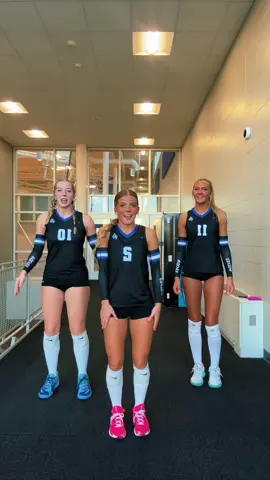 Another trio tiktok @piper @Cassidy Danburg #fyp #dance #volleyball #trio #W 