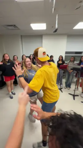 pov: you're in an irl riff-off with @iuladiesfirst 😤 to see this in person, come to Merrill Hall at 8:30 TOMORROW NIGHT... who's ready to get vocal?? #pitchperfect #riffoff #acapella #icca #iu