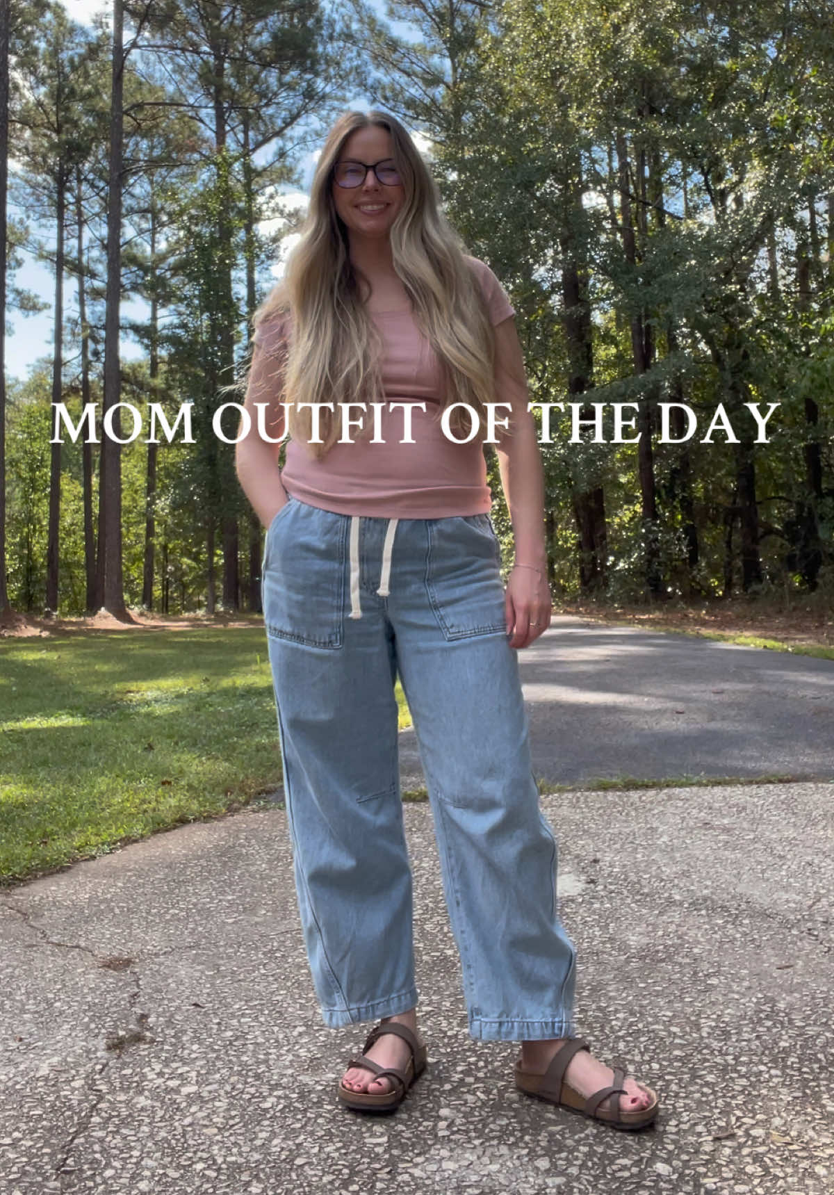 Keeping the outfits simple these days! Makes it much easier for me to get dressed without having to think too hard!  Top & jeans from @Gap  #outfit #outfitinspo #momoutfit #casualoutfits #momfit 