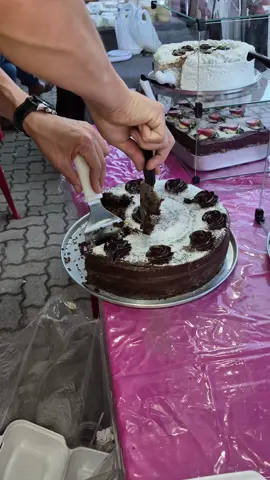 prestígio 🍫 🥥 🥥🍫🍓🍓#confeitaria #feiradoagricultor #bolodeuva #bolo 