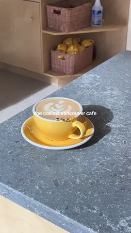 Fall coffee dates <3 📍L’Atelier #fall #vancouver #yvr #coffee #vancouverfoodie 