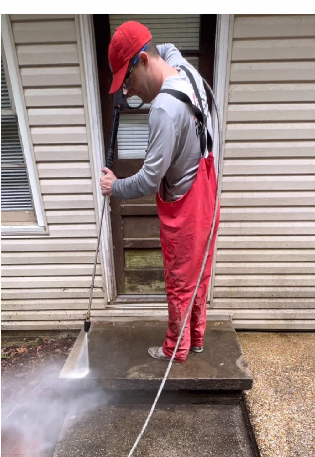 A Customer Damaged Their Property #pressurewashing #pressurewashingbusiness #pressurewashingforbeginners #pressurewasher #howtopressurewash 