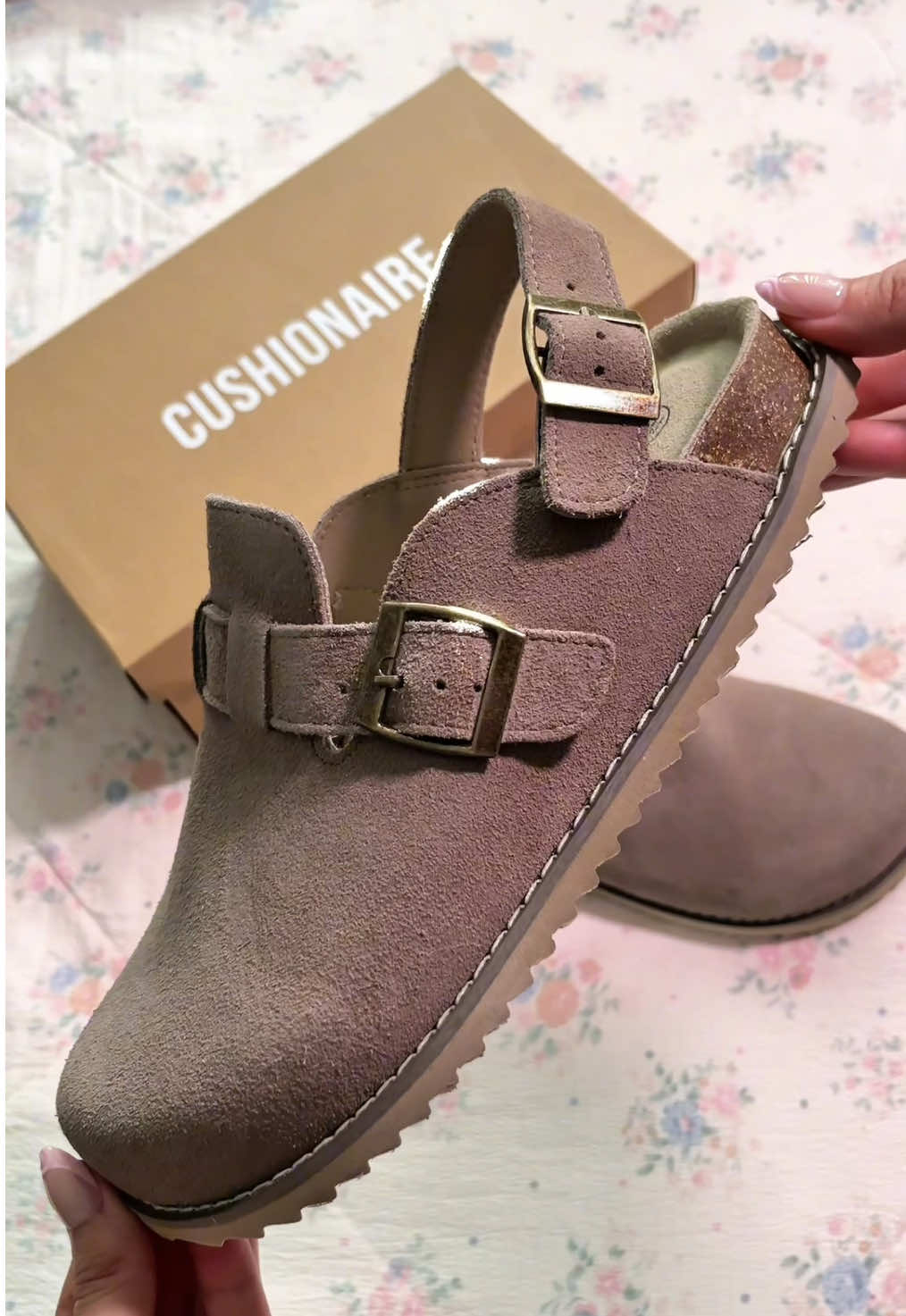#clogs #genuineleatherclogs #cushionaire #fallfashion #cushionaireclog 