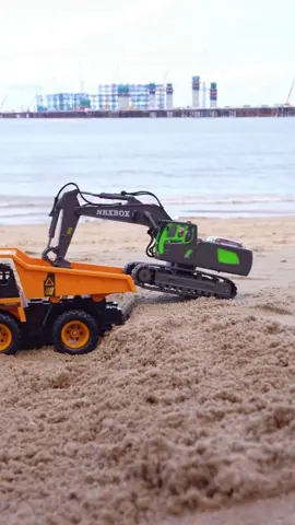 never do this! #excavator #LifeHack #toys #rctoys 