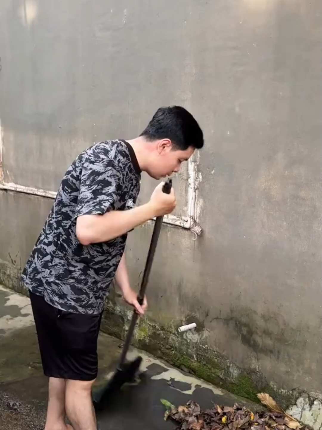 Chổi Cước Siêu Bền - Quét Sạch Mọi Góc Sân - Nhanh Chóng và Tiện Lợi