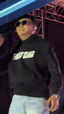 Kita hanya dibuat heppy aja lah gk usah bersedih biarlah dia pergi nanti kita cari lagi ya kan #konsermusik #dcmusikproduction #bellabonitadennycaknan #dennycaknanbellabonita #sigardenycaknan 