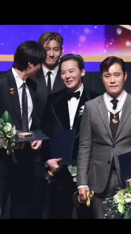 Cả một giàn trai đẹp hôm qua tại Giải Thưởng Văn Hóa Nghệ Thuật Hàn Quốc. #leeminho #tvxq  #kwonjiyong #leebyunghun #jichangwook 