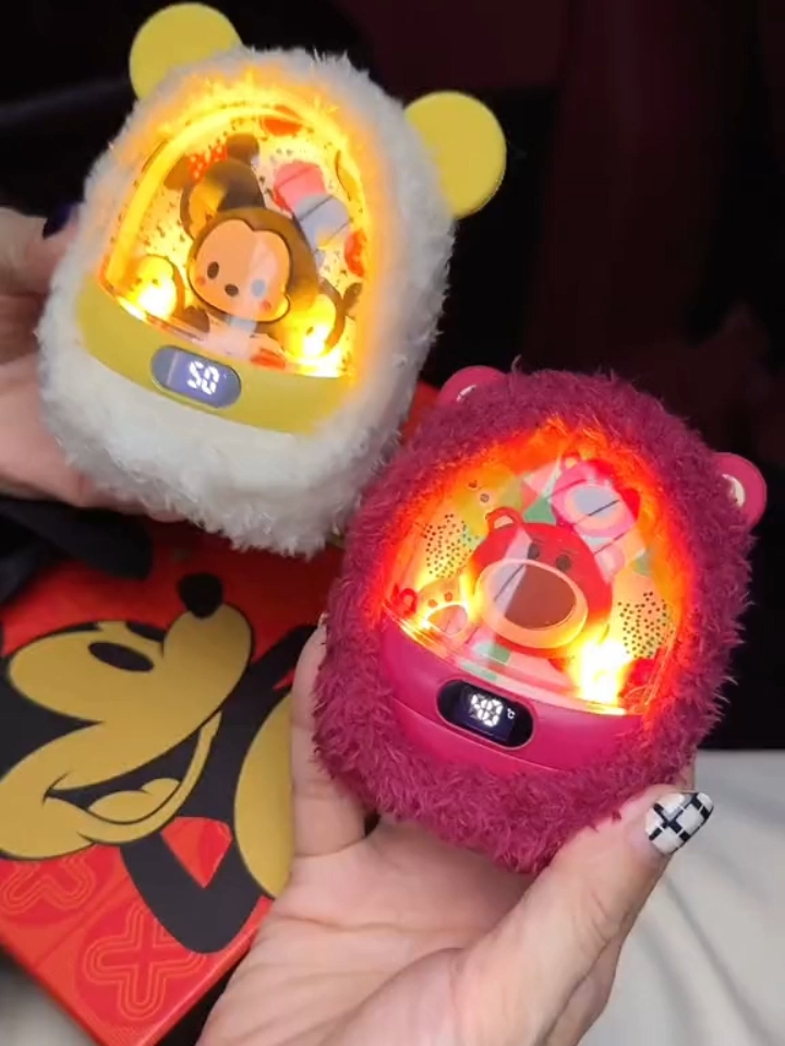 正版授權！新款毛絨暖手寳行動電源  ✨既是暖手寶也是行動電源✨大容量電池 ✅安全防爆 👍5秒快速溫暖 🥰5檔溫度調節 ✅小巧迷你 😎多重安全保護 🔥3種顔色隨心選擇✨智慧數顯示🎉暖心氛圍燈，送禮的最佳選擇