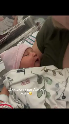 The newborn smell 🥺🤍 #fyp #trending 