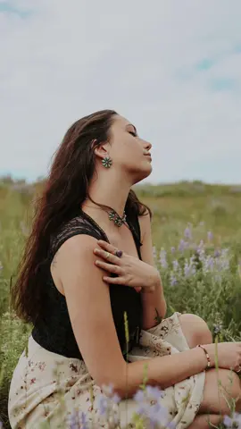 Proof that accessories make the outfit. 🔥 #nizhonitradersllc #sterlingsilverjewelry #navajojewelry #turquoisejewelry #handmadejewelry 