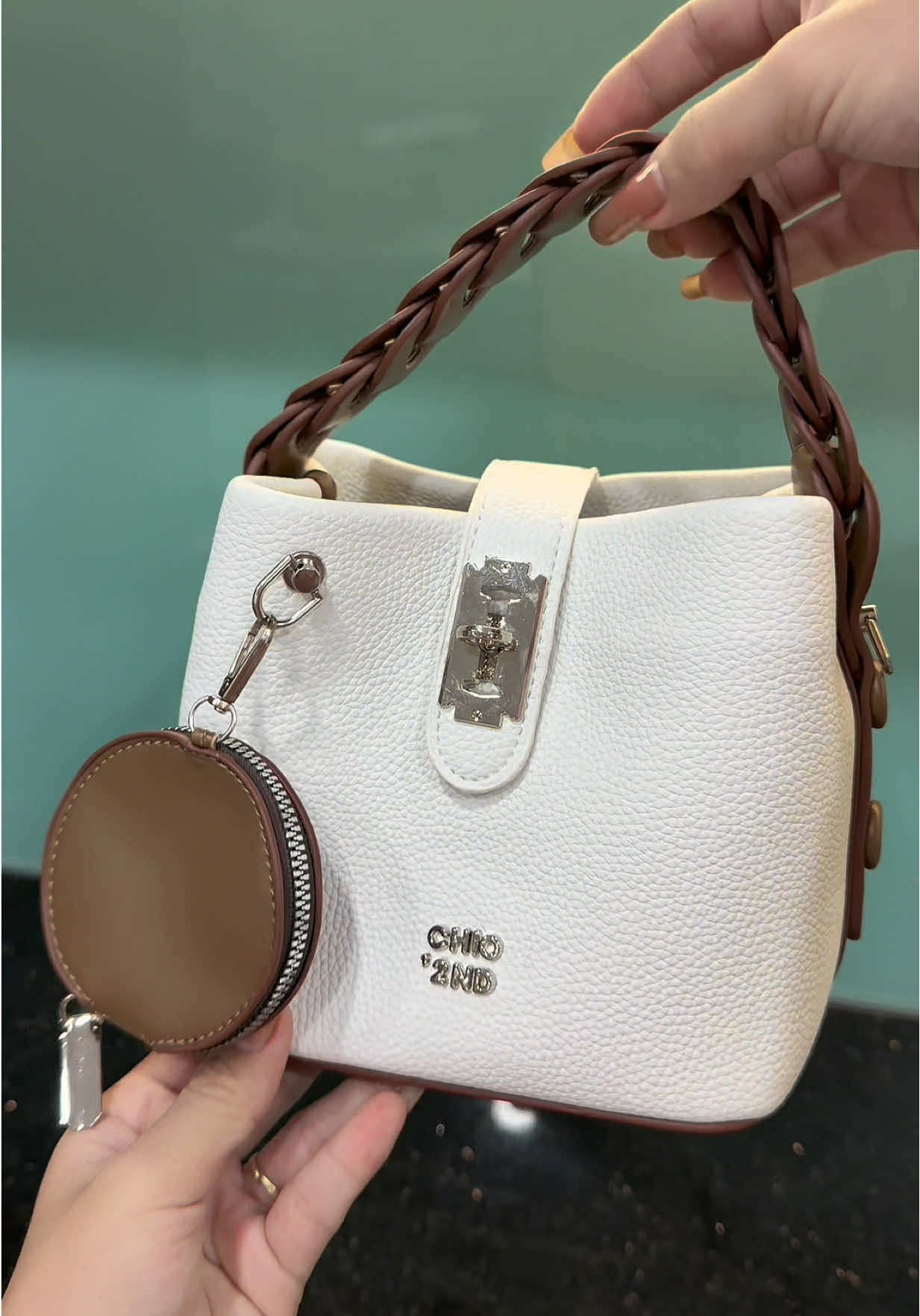 Túi xách cầm tay đeo chéo tặng ví tròn#emkieutaphoa #tuixachnu #tuicamtaydeocheo #tuixach #tuixachcamtay 