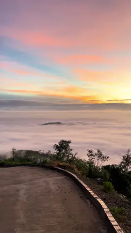 Săn mây tặng kèm ngắm bình minh quá chill ạ 🥰#đoimaylocthanh #viral #trending #maivu #xuhuongtiktok 