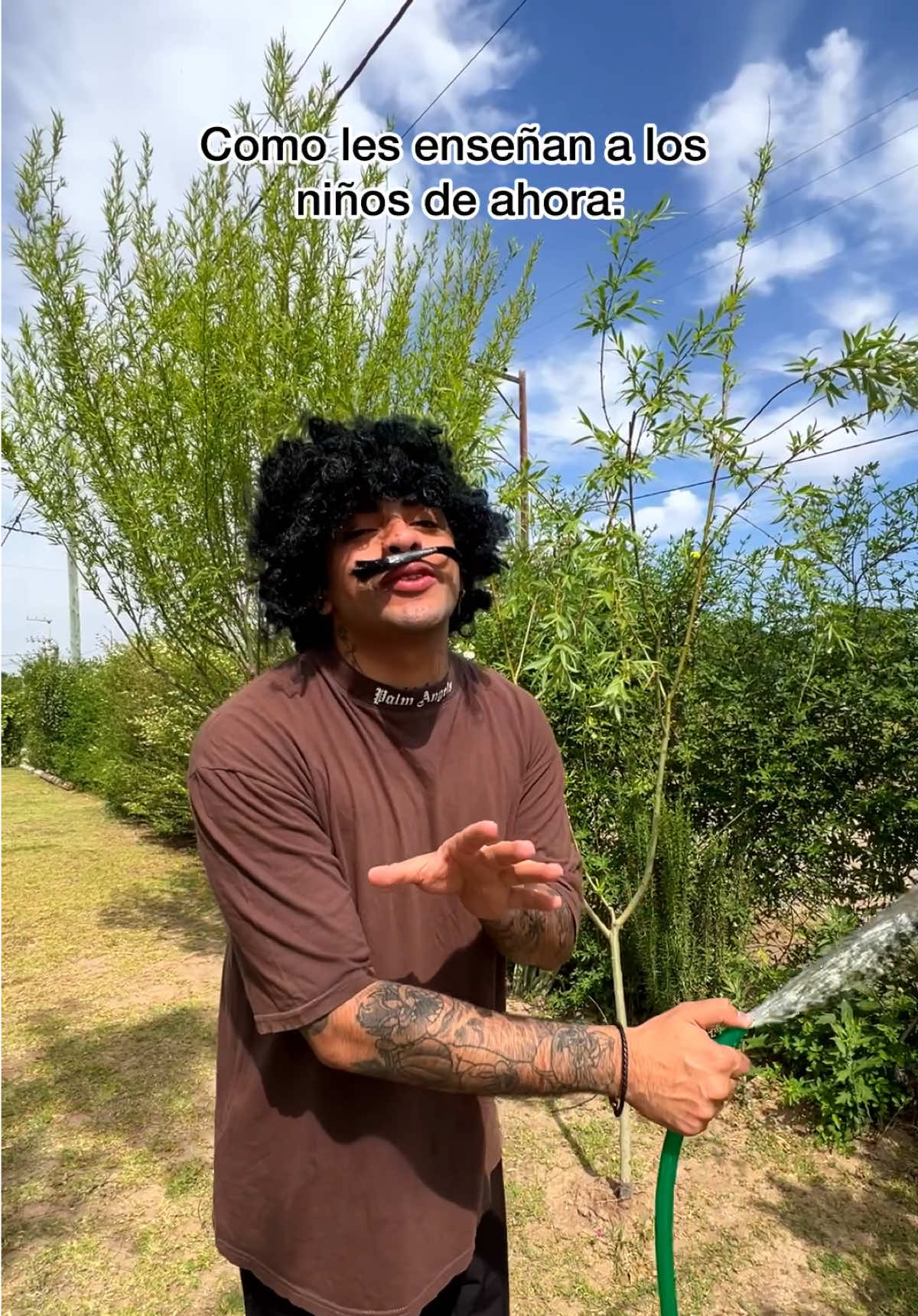 Cómo enseñan a los niños ahora VS Como me enseñaban a mí!! 😅😂 #padres #plantas #humor #paratii #fyp 