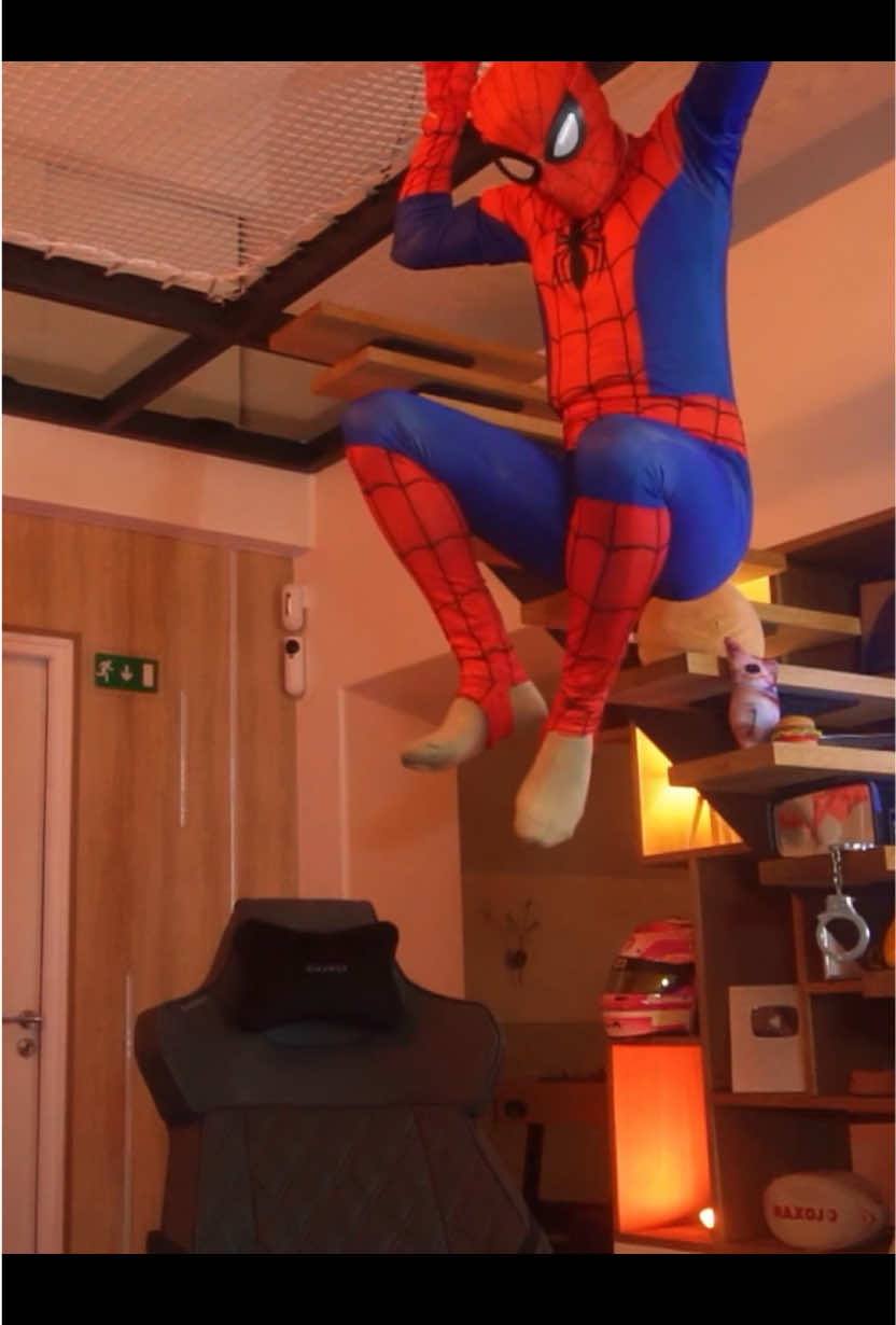 Spider-Man se relève toujours.. 🤣 #anyme023 #anyme 