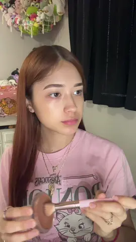 Watching Gilmore Girls for the first time and I love it🎀#foryourpage #makeuptutorial #grwm #gilmoregirls #viralvideo 