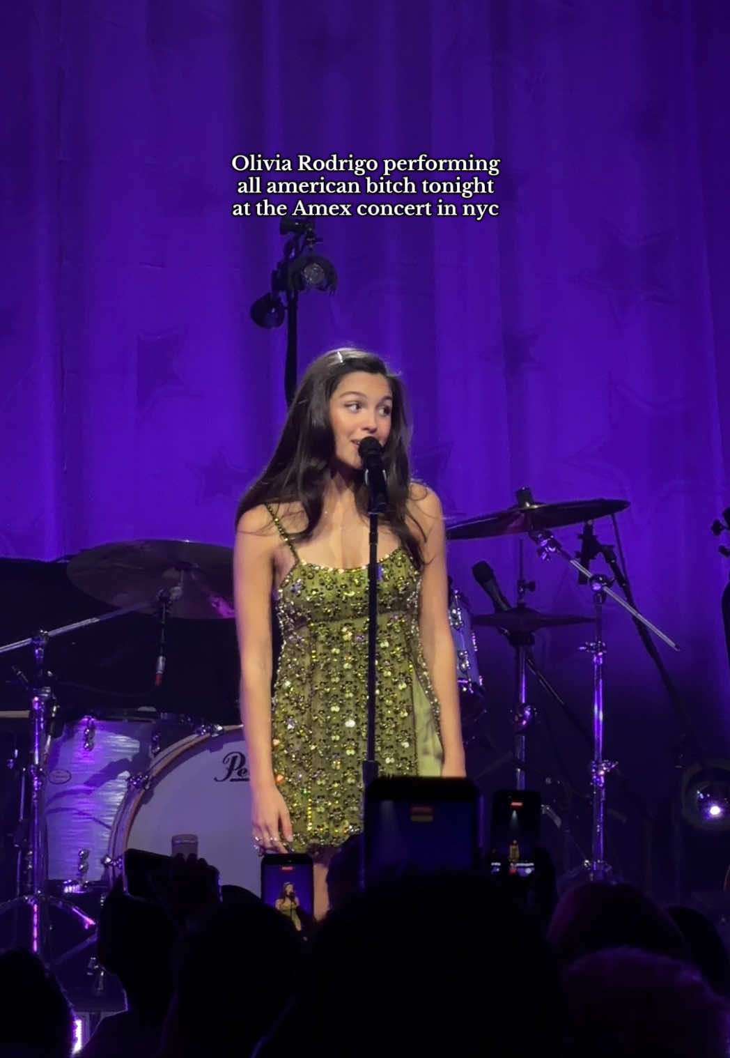 Olivia Rodrigo performing all American bitch tonight at the Amex concert!! Love this song live@livies hq ❤️ @Olivia Rodrigo #oliviarodrigo #newyork #nyc #amex #livies 