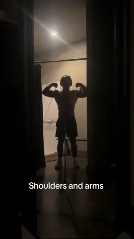 This new split is amazing #gym #fyp #lifting #arnoldsplit #armday 