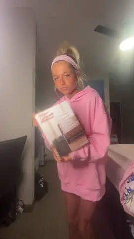 Ignore how bad I look this was 2 minutes before I went to sleep ahahah, but for real I love summer, I wish it was summer 100% of the time. Being cold literally makes me sad lol #cold #mississippi #itscold #amazonprime #lol 