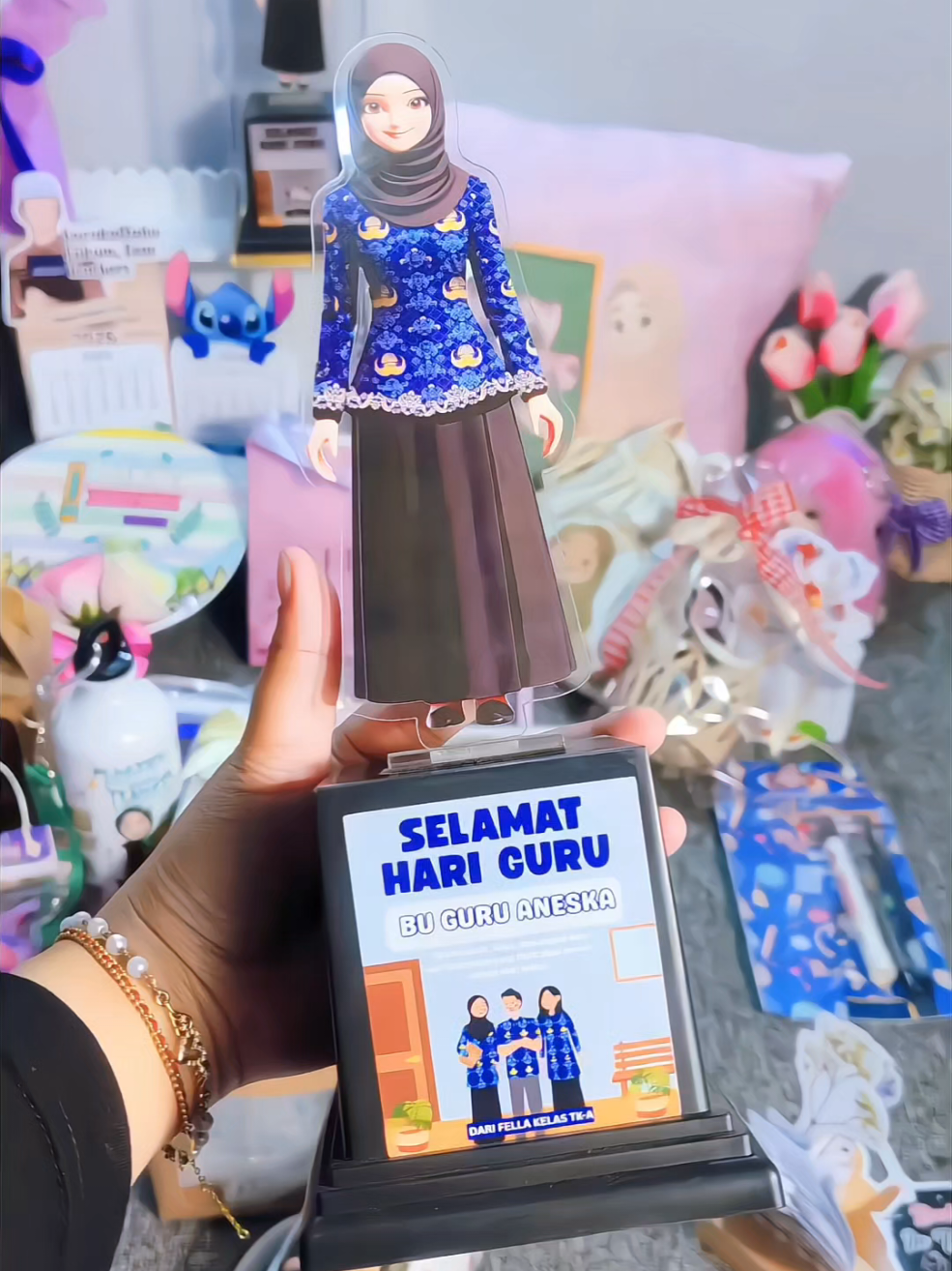 Waa cantik banget buat ibi/bapak gurunya  #hampersguru  #kadohariguru  #hampers  #gifthariguru  #pialaguru 