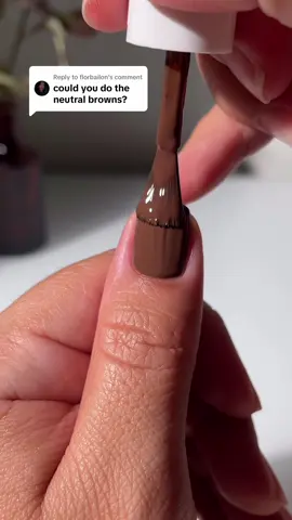 Replying to @florbailon  Swatching: Sepia Retreat, @essie  🤎 *pr/gifted #essiesepiaretreat #essiebohorodeocollection #essiefall #essiefall2025 #fallnails 