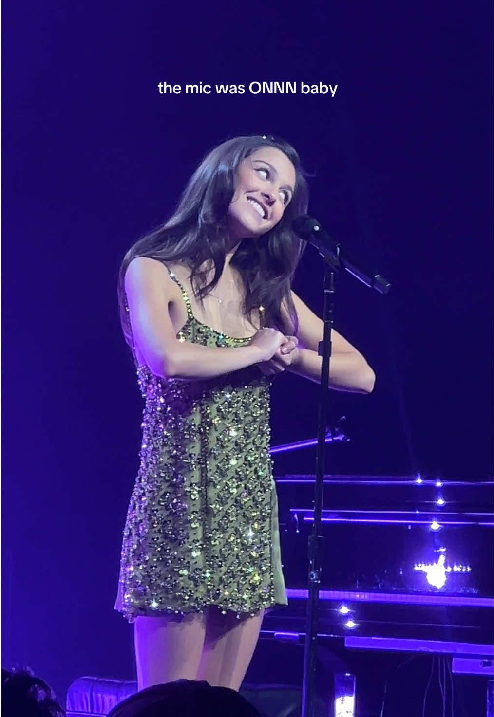 She sounds like an angel 😇 one thing about olivia, she’ll DEVOUR live vocals ☝🏻 #oliviarodrigo #allamericanbitch #livies #concert #guts @Olivia Rodrigo @livies hq ❤️ @American Express 