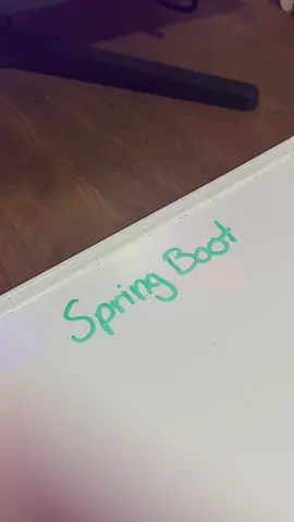 👉 Spring Boot simplifica el desarrollo en Java. Con solo unas líneas puedes crear una API lista para producción 🚀 #SpringBoot #Java #Programación #developer #aprenderentiktok 