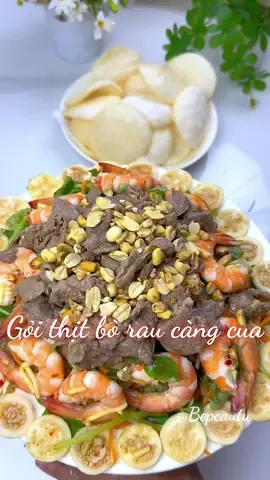 Gỏi thịt bò rau càng cua. Cuối tuần mọi người làm cho cả nhà mình ăn nhé #BEPCAUTU #xaykenhtiktok #comngonmoingay #goingon #ancungtiktok 