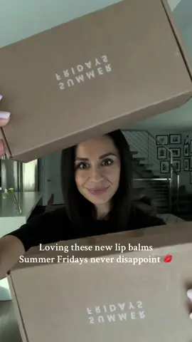 Got my new lip balms from @Summer Fridays  #lipstick #summerfridays #fyp #makeuphacks #tryonhaul 