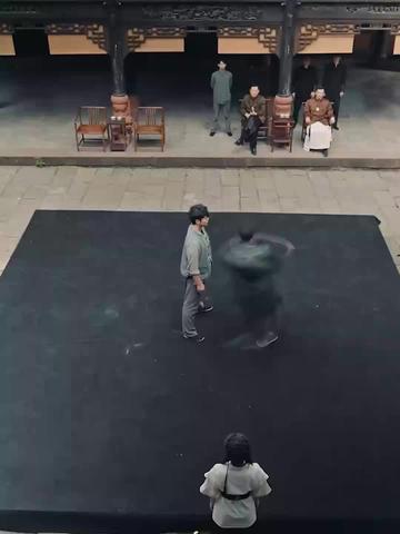 لقد شاهدت المسلسل بأكمله بسبب هذا الفيديو، وكانت النهاية صادمة لي.