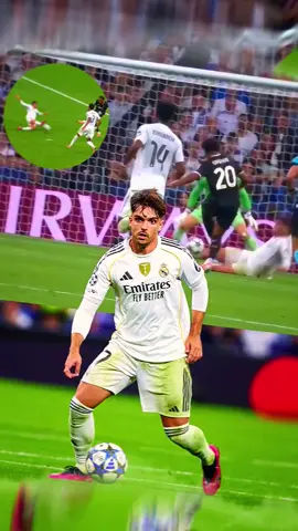 Real Madrid vs Juventus  kompetisi UEFA Champions League (21/22 Oktober 2025): Asencio bermain sebagai bek tengah dan menunjukkan performa yang cukup baik menurut laporan.  Pada menit 86’ (waktu pertandingan reguler/dalam perpanjangan waktu normal) Asencio melakukan sebuah “strong block” untuk mencegah gol penyama kedudukan dari Juventus.  Statistik pemain: Asencio menyelesaikan 55 dari 56 operan (98 % akurasi) dalam pertandingan tersebut.  #promomakangajian #football #raulasencio #realmadrid 
