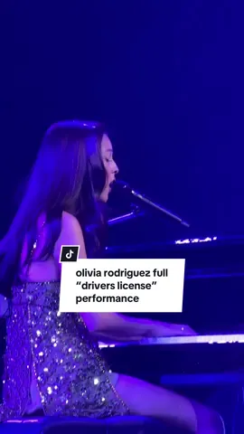 @Olivia Rodrigo sang #driverslicense and it was EVERYTHING 🪪 her show with @American Express was the final #guts era show, and she brought out all the hits #oliviarodrigo #oliviarodrigosour #amex 