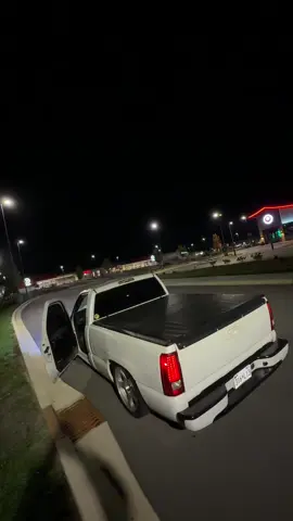 Auto pilot #fyp #foryoupage #carsoftiktok #silverado #droppedtrucks 