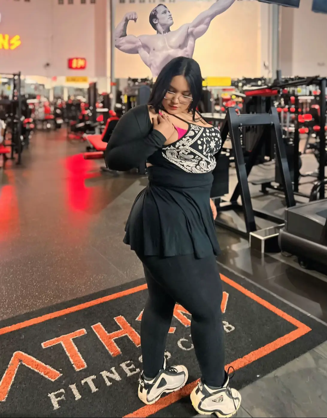 Ir al gym está siendo mi nuevo mood #curvy #musclemommy #legs #gyatt #rock