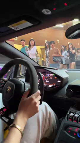 Vào thời điểm này, bạn có hiểu được ý nghĩa của việc trẻ trung và đầy triển vọng không?#Lamborghini 