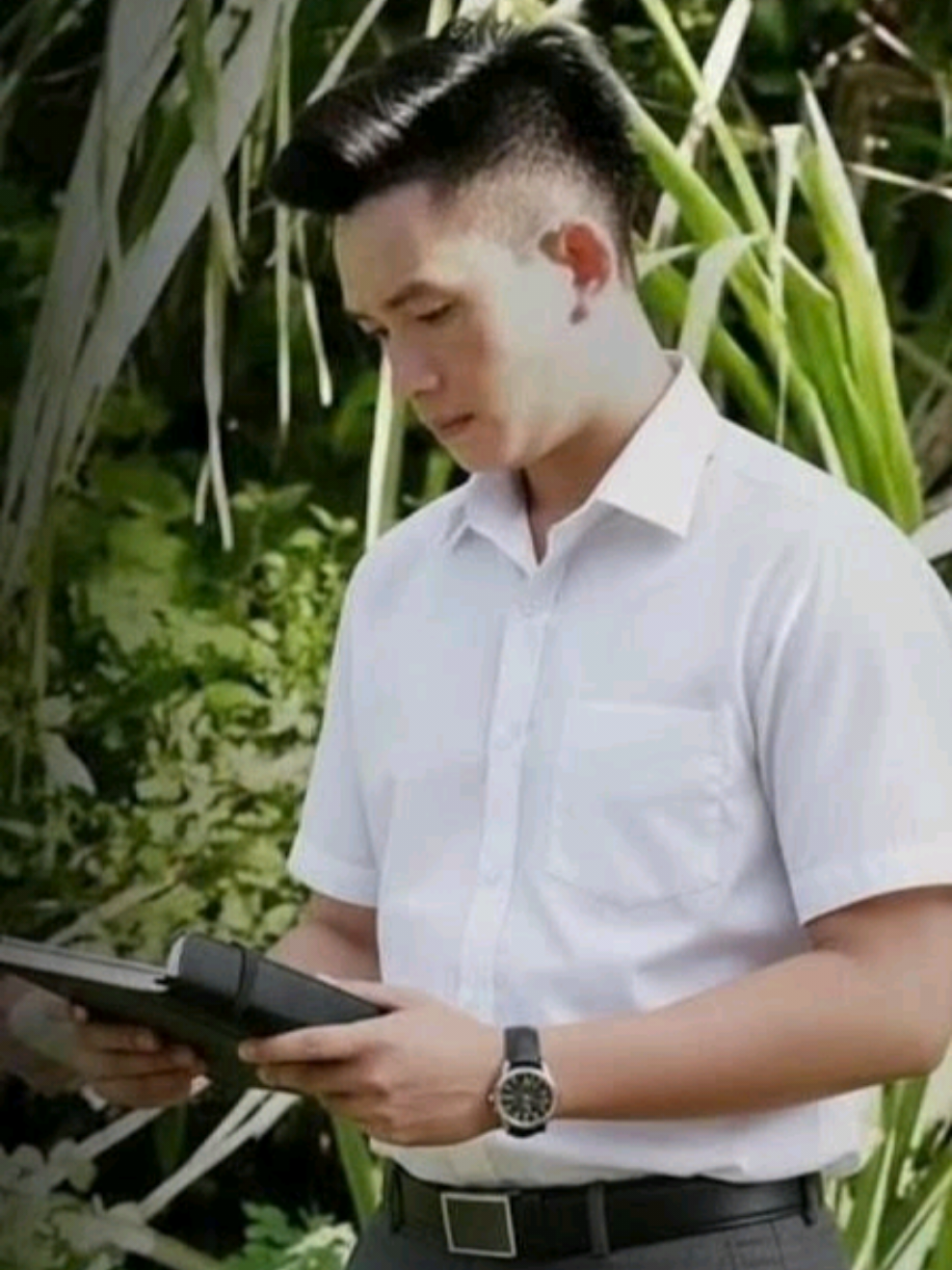 Xem 2 em yêu đương vui ghê ta. Hiểu cái cảm giác mở mắt mỗi ngày là nhớ tới, cầm điện thoại nt.  Xem 2 em yêu đương lại nhớ tới thời yêu đương xưa kia của bản thân mình🤣Vui 😆 #lehoanghiep #SOT06 