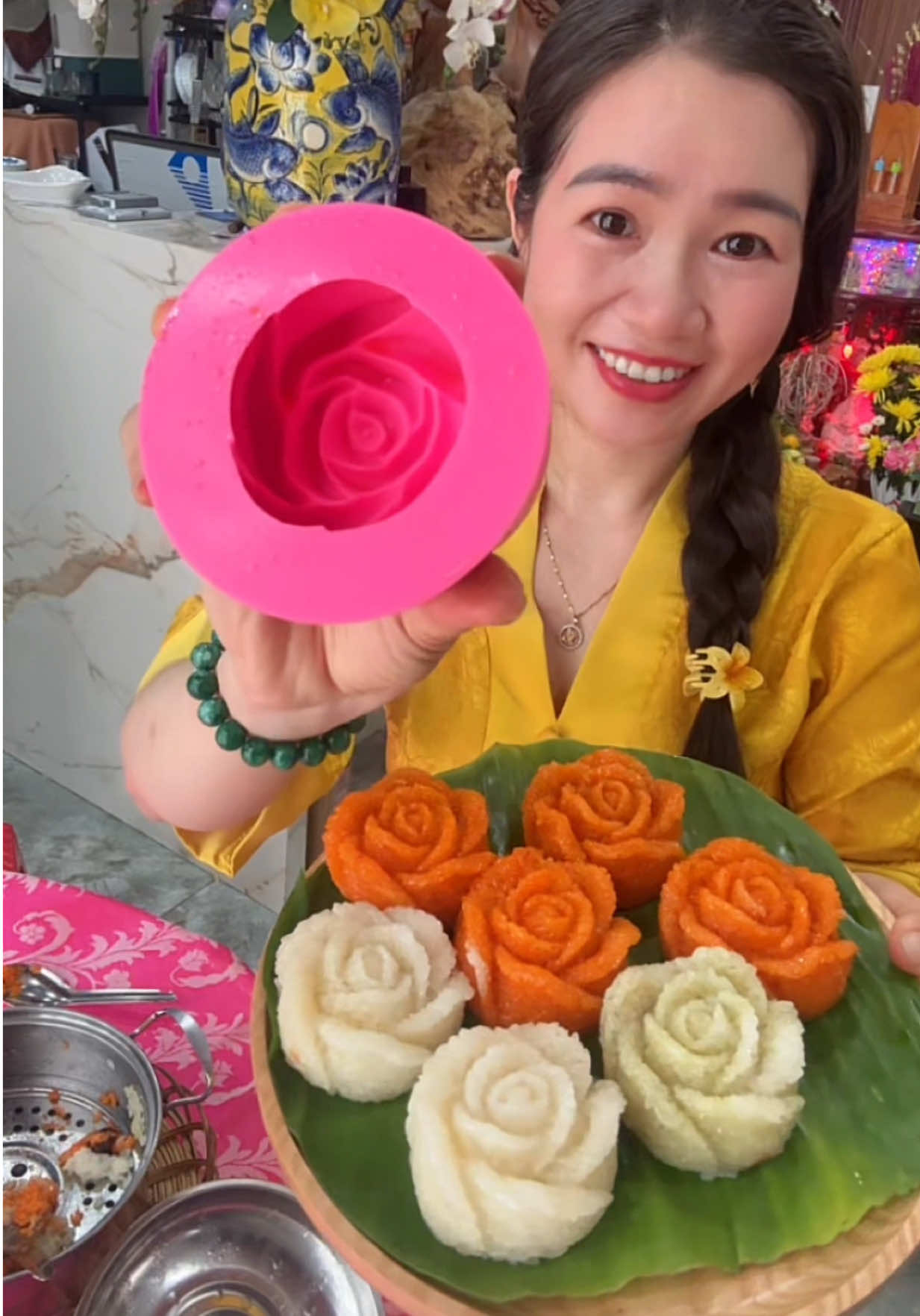 Khuôn xôi hoa Hồng bằng silicon dễ làm và ra thành phẩm đẹp quá trời luôn mấy chị ơi #co5giadung #khuonxoi #trangtribantho #thocung  @cô 5 gia dụng  @cô 5 gia dụng  @cô 5 gia dụng 