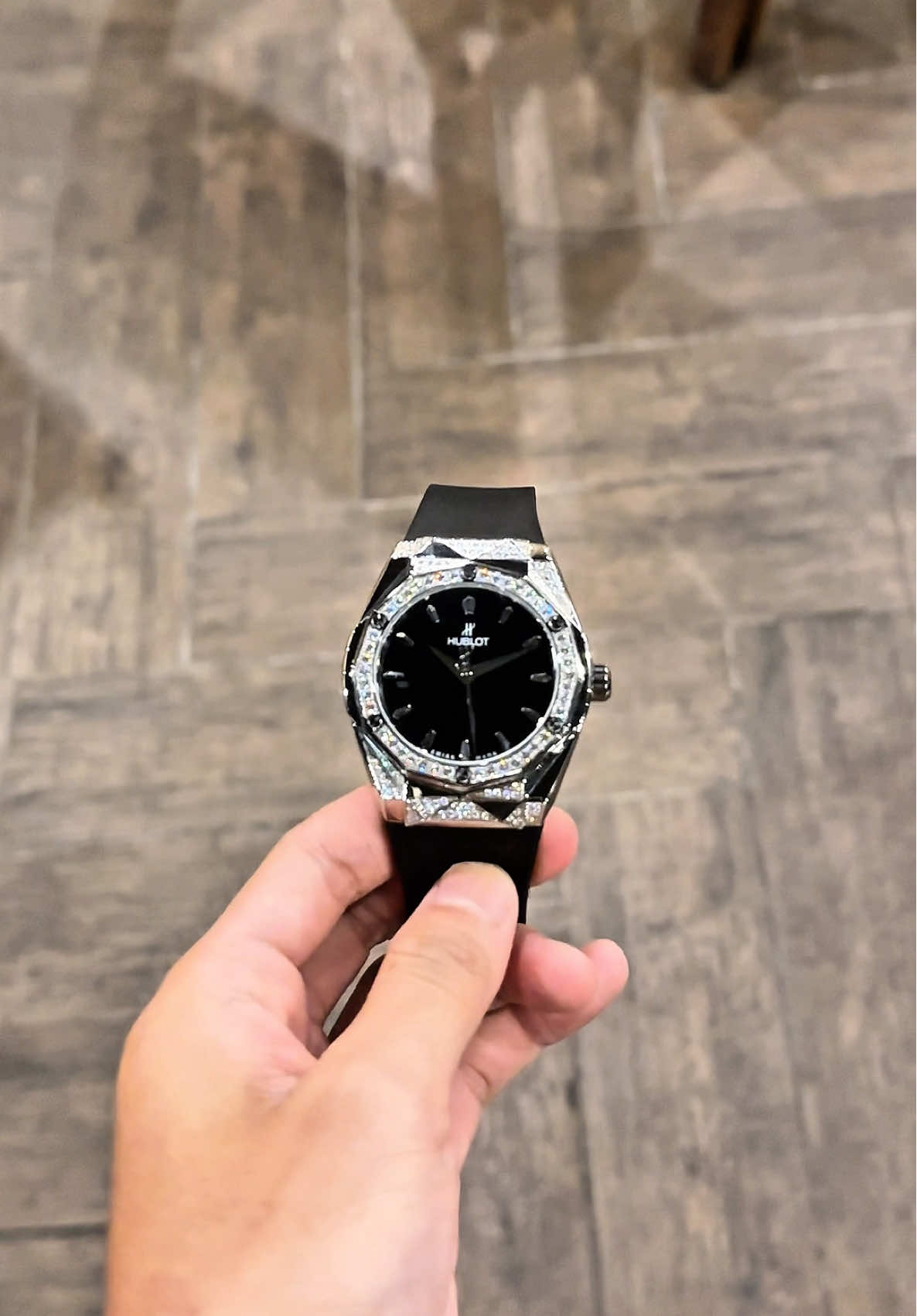 Mẫu đồng hồ thiết kế mới lạ lên tay lấp lánh, sang trọng mà tone da lắm #nghiendongho #xuhuong2025 #donghodep #dongho #donghonam 