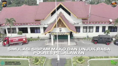 Kapolres Pelalawan AKBP John Louis Letedara, S.I.K., didampingi PJU Polres Pelalawan dan Wakil Bupati Pelalawan H. Husni Thamrin, S.E., Kajari Kab. Pelalawan, Siswanto A.S, S.H., M.H, dan Ketua PA Kab. Pelalawan, Ali Muhtarom, S.H.I., M.H.I., menyambut kunjungan Tim Penilai Sispam Mako dan Sispam Unras yang dipimpin langsung oleh Karo Ops Polda Riau, Kombes Pol Ino Harianto, S.I.K., M.M, dan Dansat Brimob Polda Riau, Kombes Pol I Ketut Gede Adi Wibawa, S.I.K. Dalam kegiatan ini, dilakukan simulasi Sispam Mako dan Sispam Unras yang melibatkan seluruh personel Polres Pelalawan. Kegiatan ini sangat penting untuk meningkatkan kemampuan dan kesiapsiagaan personel dalam menghadapi situasi kontinjensi. Karo Ops Polda Riau, Kombes Pol Ino Harianto, S.I.K., M.M, dalam pengarahannya menekankan ”pentingnya sinergi dan kerja sama antara seluruh satuan dalam menjaga keamanan dan ketertiban masyarakat. Ia juga mengapresiasi kesiapsiagaan dan kemampuan personel Polres Pelalawan dalam melaksanakan simulasi”. Dengan kegiatan ini, Polres Pelalawan menunjukkan komitmennya dalam menjaga keamanan dan ketertiban masyarakat, serta meningkatkan kemampuan dan kesiapsiagaan personel dalam menghadapi situasi kontinjensi. #polrespelalawan #takkanmelayuhilangdibumi #melindungituahmenjagamarwah #poldariau #melindungialammenjagakebersamaan   