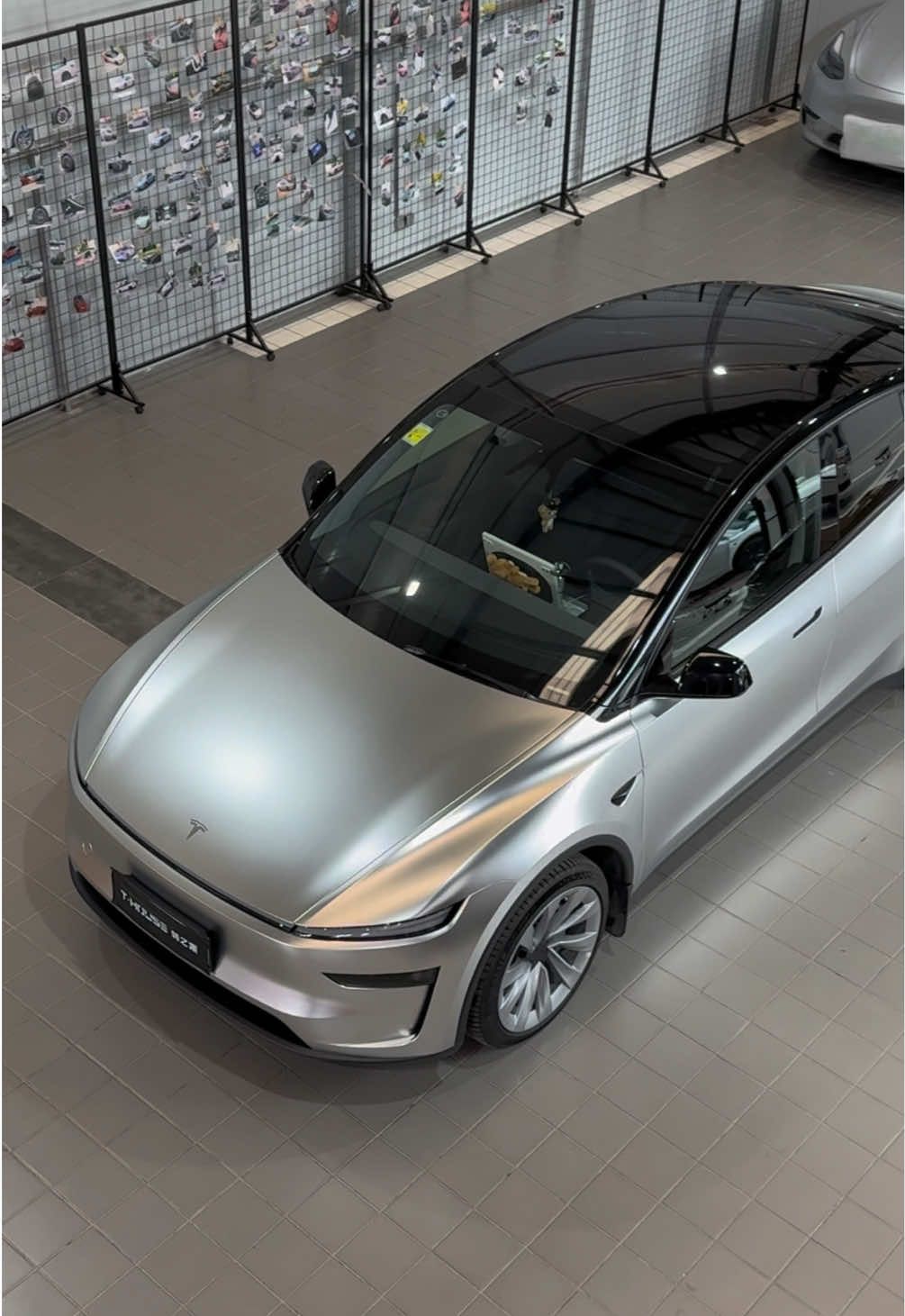 Forever obsessed with Alexander Silver — it’s like it was made for Tesla.#teslaupgrade #carwrap #vinylwrap #teslawrap #modelyjuniper 