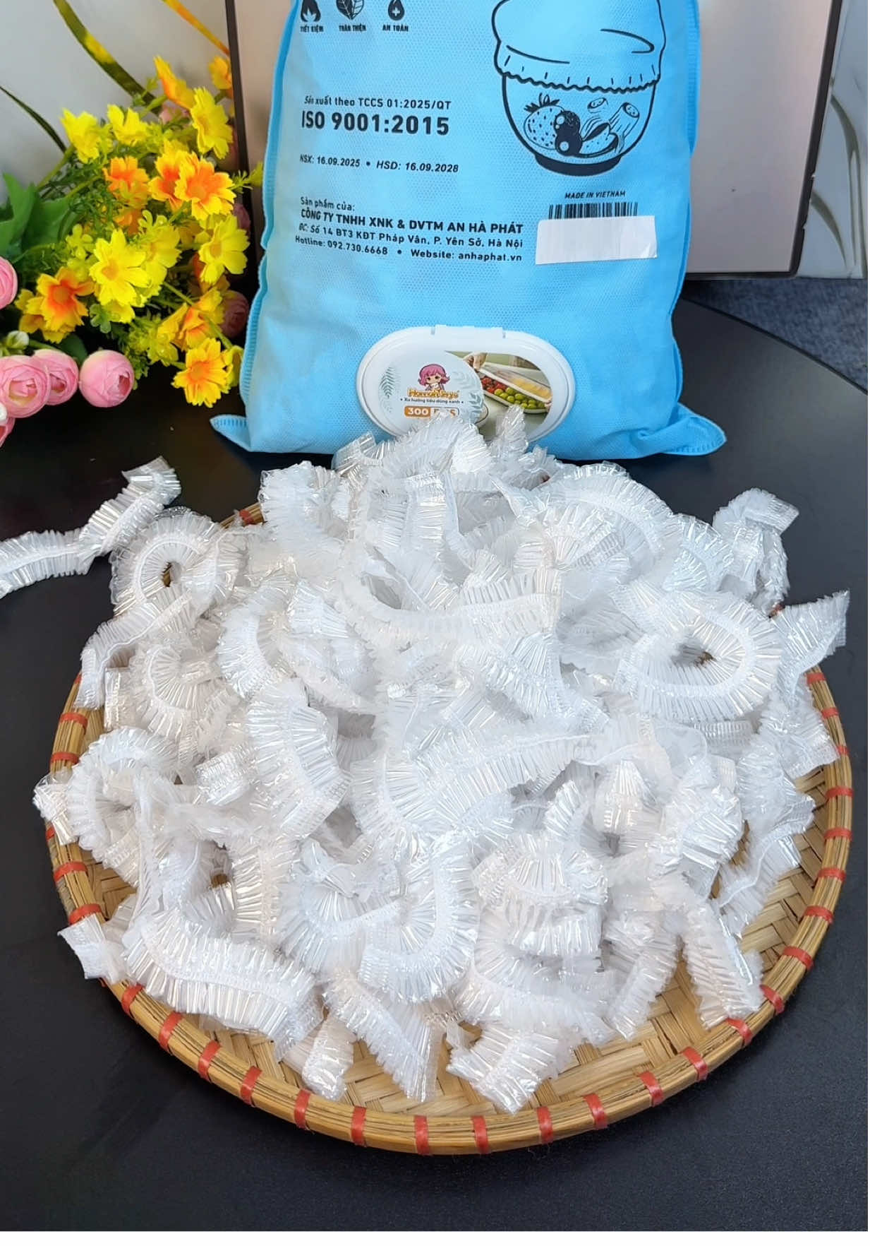 Màng bọc thực phẩm nhà Xanh Việt ra loại mới, bịch to size đại, có thể treo tường chỉ cần rút là xong, an toàn tiện lợi. #mangboc #mangbocthucpham #mangbocthucan #mangbocthucphamcochun #mangbocthucphamthongminh 