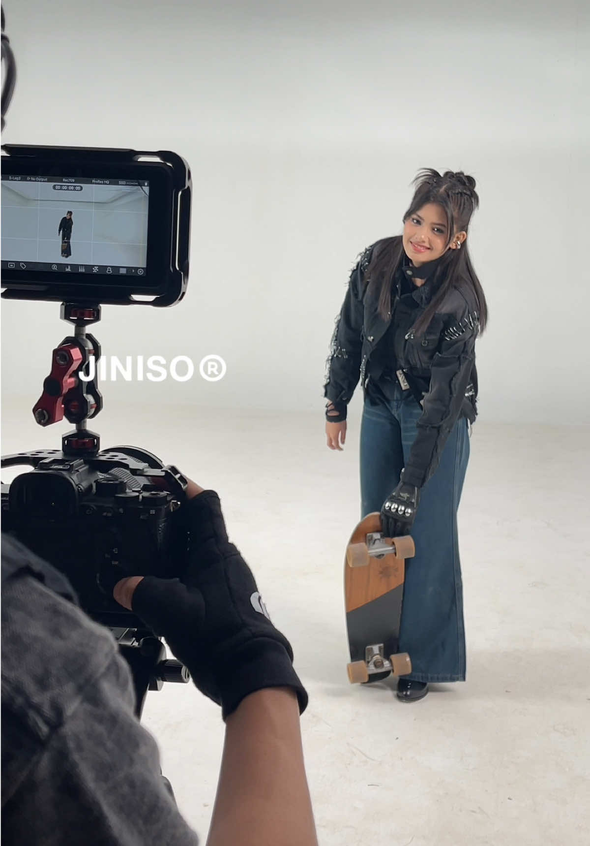 The rebel Mala😎✨ Gimana, kece banget kan? 🤩 #JinisoEntertainment #Jiniso #JINISO7th #Gen7JINISO #SevenYearsStrong