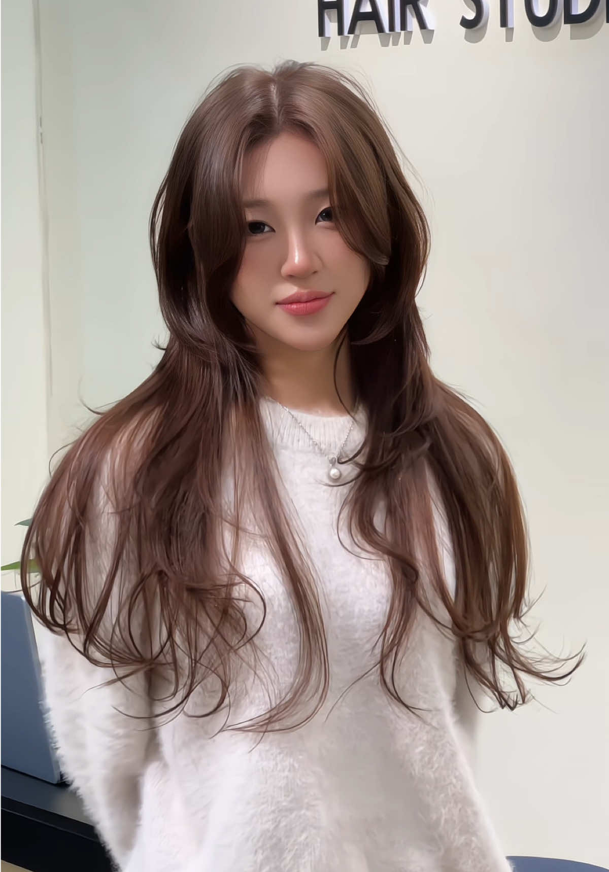 Nâu tây ánh khói – tone màu sang xịn mịn nhìn là mê 😍 Kết hợp kiểu cắt hushcut Hàn Quốc, đảm bảo nâng hạng nhan sắc 💫 #tmhairstudio biến hình nhẹ mà đẹp xỉu luôn  #nautayanhkhoi #tocdep2025 #viral #fyp 