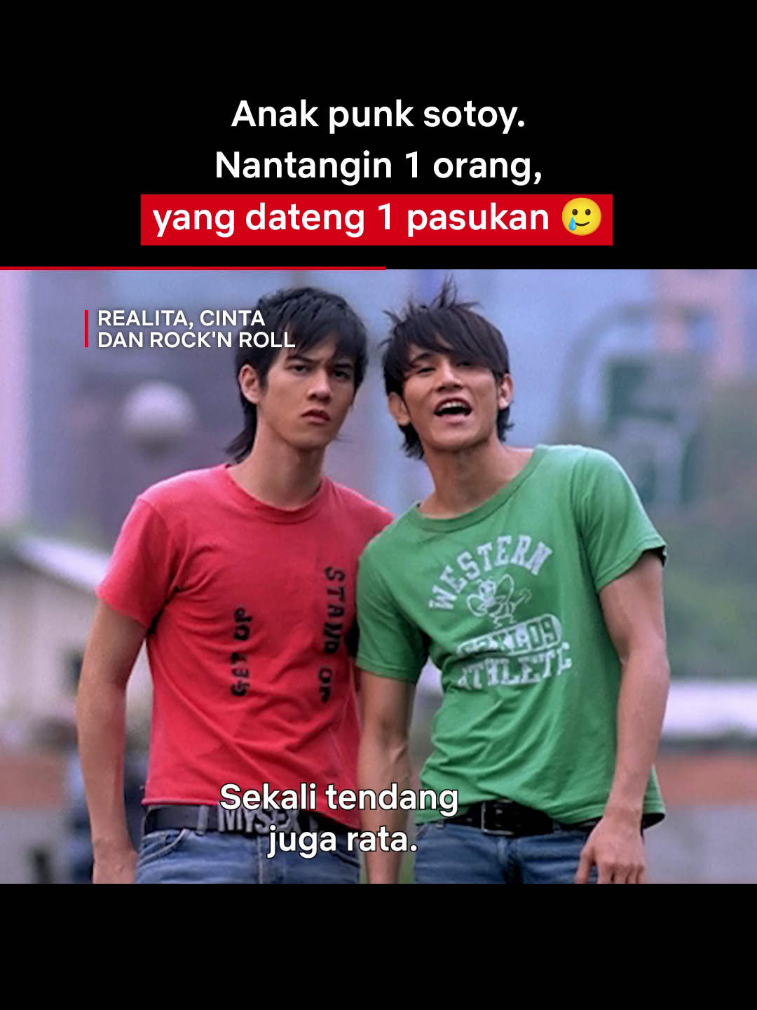 Yah… nasi sudah menjadi bubur, otw babak belur 🤕 #Netflix #RealitaCintadanRocknRoll #VinoGBastian #HerjunotAli #FilmIndonesia