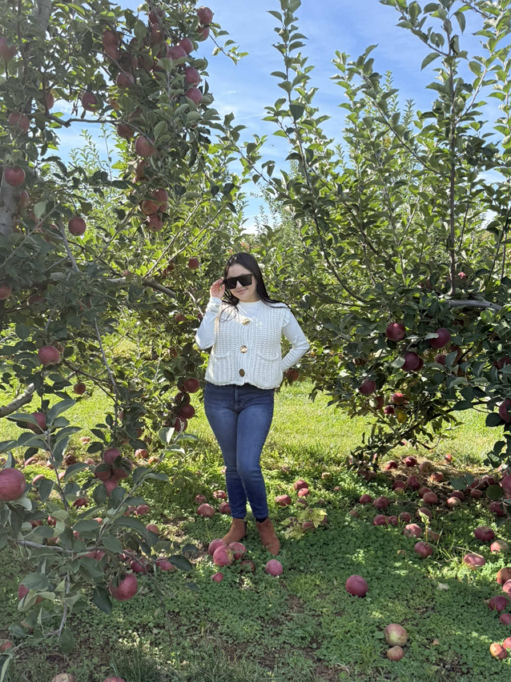 Cropped Cardigan OOTD - Apple picking/ Pumpking picking Outfit of the day  #OOTD #pumpkinpickingoutfit #applepicking #applepickingoutift #pumpkinseason  Outfit for pumpking picking  Fall outfit Apple picking outfit  Fall ootd  OOTD October  Autumn outfit  Things to do in October  New Jersey Apple picking   